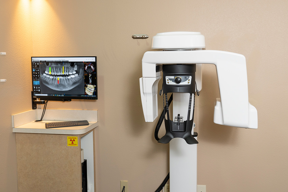 A 3D scanner and a monitor that displays X-rays
